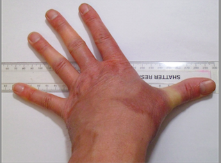 use hand size and height to find the right guitar hand size